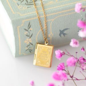 Boekvormige medaillonketting in cadeaudoos